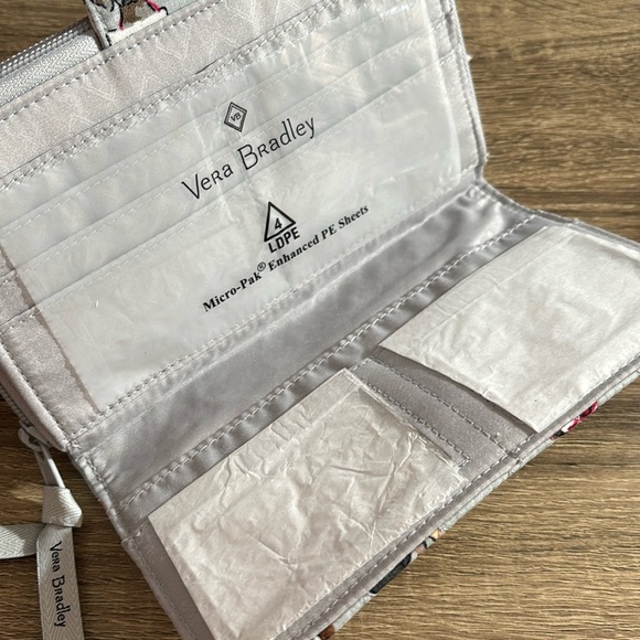 VB RFID Turnlock Wallet Best In Show NWT - Picture 4 of 8